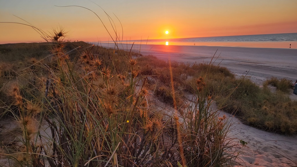 Beautiful sunset near Eigthy Mile Beach Caravan Park