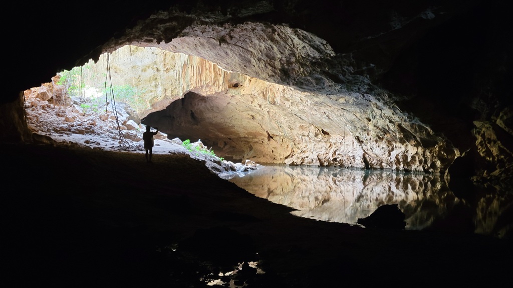 Inside Tunnel Creek at a collapsed roof section